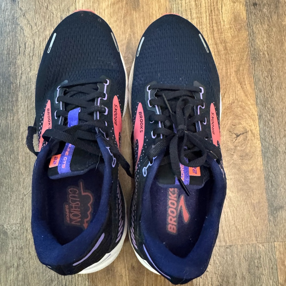 Like new Brooks.